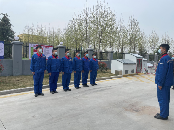 金頂山路加油站開展“規(guī)范加油服務六步法”培訓活動125.png 金頂山路加油站開展“規(guī)范加油服務六步法”培訓活動125.png