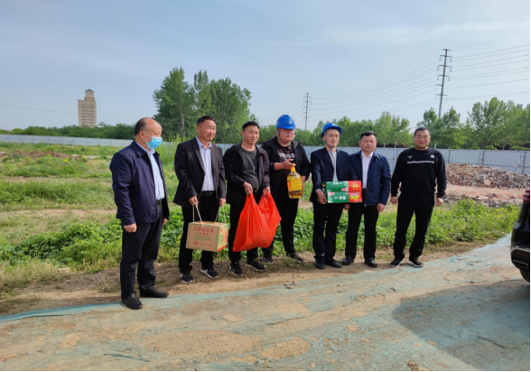 駐馬店市黃淮建設(shè)工程有限公司到各在建項(xiàng)目進(jìn)行節(jié)日慰問269.png 駐馬店市黃淮建設(shè)工程有限公司到各在建項(xiàng)目進(jìn)行節(jié)日慰問269.png