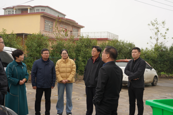 市產(chǎn)業(yè)集團(tuán)黨委書(shū)記、董事長(zhǎng)劉培建一行深入結(jié)對(duì)幫扶村調(diào)研鄉(xiāng)村振興工作193.png