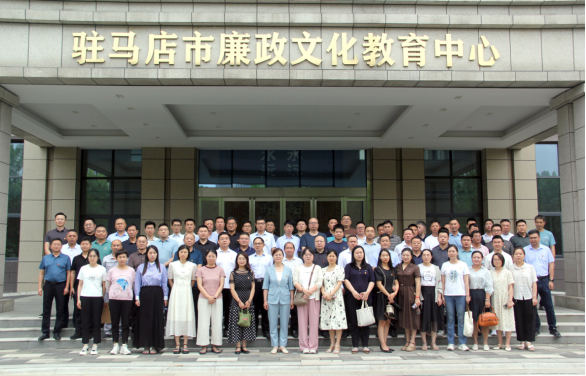 市產(chǎn)業(yè)集團(tuán)組織黨員干部赴市廉政文化教育中心開展警示教育221.png 市產(chǎn)業(yè)集團(tuán)組織黨員干部赴市廉政文化教育中心開展警示教育221.png